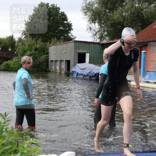31.08.2025 - Elbe Triathlon Hamburg Luisa Fischer http://msf.ph/oto/8678481 31.08.2025 12:09:07 Schwimmen 1632 meine-sportfotos.de