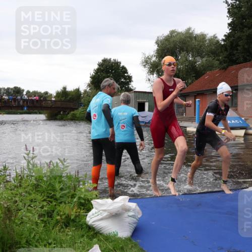 31.08.2025 - Elbe Triathlon Hamburg Luisa Fischer http://msf.ph/oto/8678497 31.08.2025 12:21:46 Schwimmen 1650, 1662 meine-sportfotos.de
