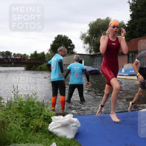 31.08.2025 - Elbe Triathlon Hamburg Luisa Fischer http://msf.ph/oto/8678499 31.08.2025 12:21:47 Schwimmen 1650, 1662 meine-sportfotos.de