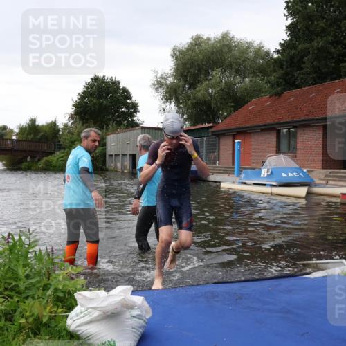 31.08.2025 - Elbe Triathlon Hamburg Luisa Fischer http://msf.ph/oto/8678511 31.08.2025 12:22:02 Schwimmen 1651 meine-sportfotos.de