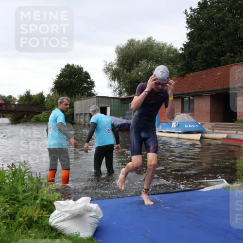 31.08.2025 - Elbe Triathlon Hamburg Luisa Fischer http://msf.ph/oto/8678512 31.08.2025 12:22:03 Schwimmen 1651 meine-sportfotos.de
