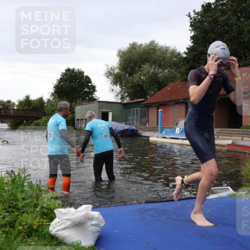 31.08.2025 - Elbe Triathlon Hamburg Luisa Fischer http://msf.ph/oto/8678514 31.08.2025 12:22:03 Schwimmen 1651 meine-sportfotos.de