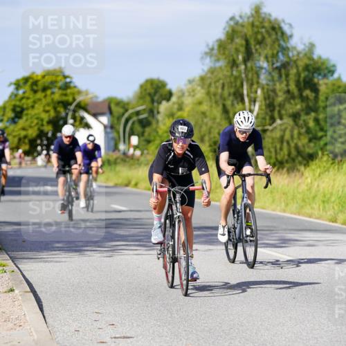 31.08.2025 - Elbe Triathlon Hamburg Michael Burmester http://msf.ph/oto/8678538 31.08.2025 10:35:41 Radfahren 777, 803, 903, 986, 1023, 1036, 1101, 1156, 1228 meine-sportfotos.de