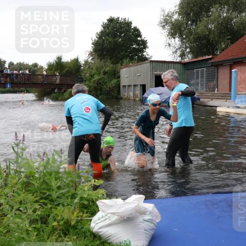 31.08.2025 - Elbe Triathlon Hamburg Luisa Fischer http://msf.ph/oto/8678546 31.08.2025 12:22:22 Schwimmen 1634, 1649, 1656, 1657 meine-sportfotos.de