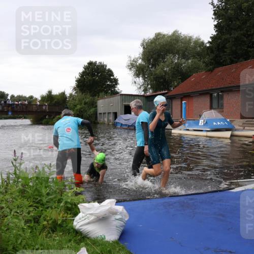 31.08.2025 - Elbe Triathlon Hamburg Luisa Fischer http://msf.ph/oto/8678548 31.08.2025 12:22:22 Schwimmen 1634, 1649, 1656, 1657 meine-sportfotos.de