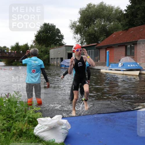 31.08.2025 - Elbe Triathlon Hamburg Luisa Fischer http://msf.ph/oto/8678574 31.08.2025 12:22:32 Schwimmen 1656 meine-sportfotos.de
