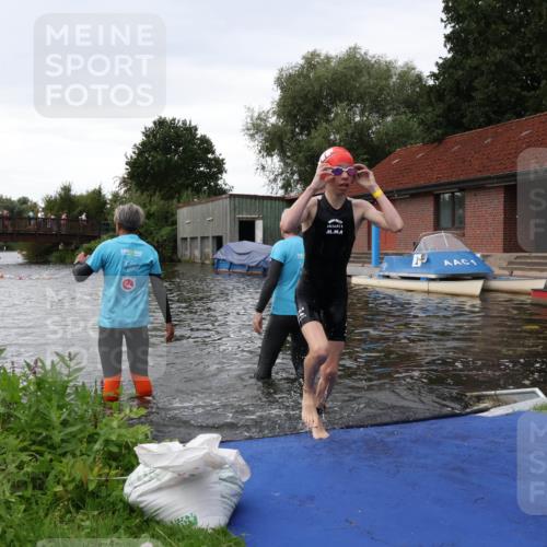 31.08.2025 - Elbe Triathlon Hamburg Luisa Fischer http://msf.ph/oto/8678575 31.08.2025 12:22:32 Schwimmen 1656 meine-sportfotos.de