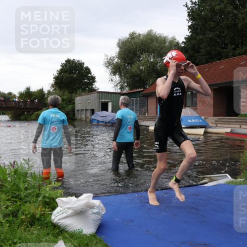 31.08.2025 - Elbe Triathlon Hamburg Luisa Fischer http://msf.ph/oto/8678577 31.08.2025 12:22:32 Schwimmen 1656 meine-sportfotos.de