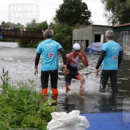 31.08.2025 - Elbe Triathlon Hamburg Luisa Fischer http://msf.ph/oto/8678591 31.08.2025 12:22:48 Schwimmen 1644 meine-sportfotos.de