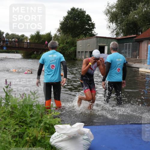 31.08.2025 - Elbe Triathlon Hamburg Luisa Fischer http://msf.ph/oto/8678592 31.08.2025 12:22:49 Schwimmen 1644 meine-sportfotos.de