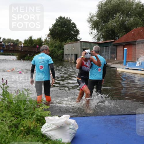 31.08.2025 - Elbe Triathlon Hamburg Luisa Fischer http://msf.ph/oto/8678593 31.08.2025 12:22:49 Schwimmen 1644 meine-sportfotos.de