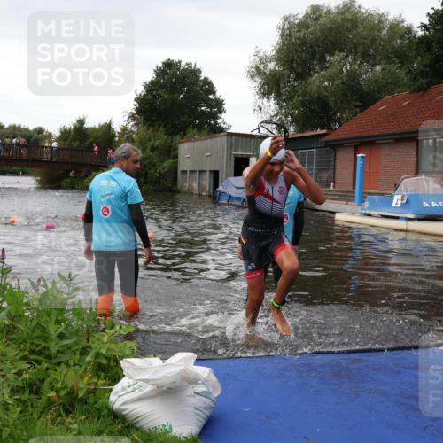 31.08.2025 - Elbe Triathlon Hamburg Luisa Fischer http://msf.ph/oto/8678595 31.08.2025 12:22:49 Schwimmen 1644 meine-sportfotos.de