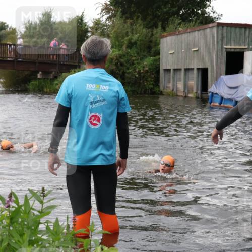 31.08.2025 - Elbe Triathlon Hamburg Luisa Fischer http://msf.ph/oto/8678602 31.08.2025 12:22:54 Schwimmen 1637, 1647, 1658 meine-sportfotos.de