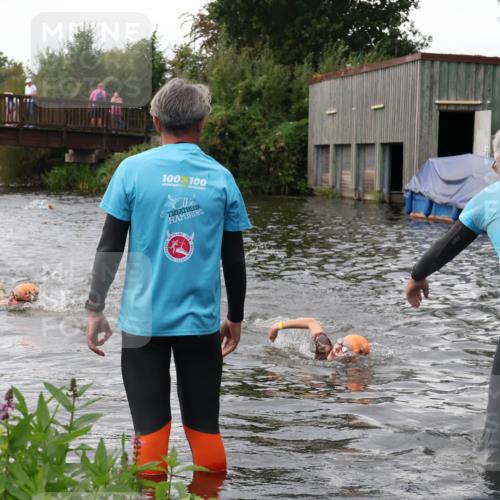 31.08.2025 - Elbe Triathlon Hamburg Luisa Fischer http://msf.ph/oto/8678603 31.08.2025 12:22:55 Schwimmen 1637, 1640, 1647, 1658 meine-sportfotos.de