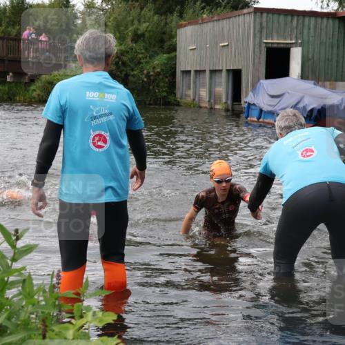 31.08.2025 - Elbe Triathlon Hamburg Luisa Fischer http://msf.ph/oto/8678607 31.08.2025 12:22:57 Schwimmen 1637, 1640, 1647, 1658 meine-sportfotos.de