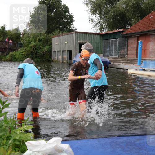 31.08.2025 - Elbe Triathlon Hamburg Luisa Fischer http://msf.ph/oto/8678618 31.08.2025 12:22:59 Schwimmen 1637, 1640, 1647, 1658 meine-sportfotos.de