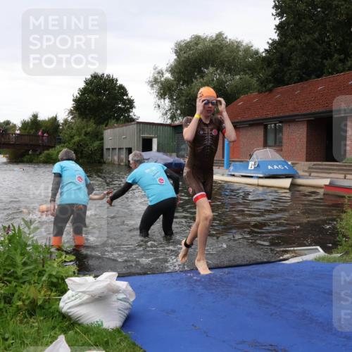 31.08.2025 - Elbe Triathlon Hamburg Luisa Fischer http://msf.ph/oto/8678623 31.08.2025 12:23:00 Schwimmen 1637, 1640, 1647, 1658 meine-sportfotos.de