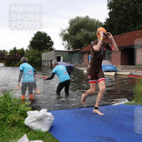 31.08.2025 - Elbe Triathlon Hamburg Luisa Fischer http://msf.ph/oto/8678625 31.08.2025 12:23:00 Schwimmen 1637, 1640, 1647, 1658 meine-sportfotos.de
