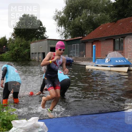 31.08.2025 - Elbe Triathlon Hamburg Luisa Fischer http://msf.ph/oto/8678634 31.08.2025 12:23:02 Schwimmen 1637, 1640, 1647, 1658 meine-sportfotos.de