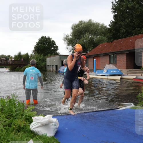 31.08.2025 - Elbe Triathlon Hamburg Luisa Fischer http://msf.ph/oto/8678646 31.08.2025 12:23:04 Schwimmen 1637, 1640, 1647, 1658 meine-sportfotos.de
