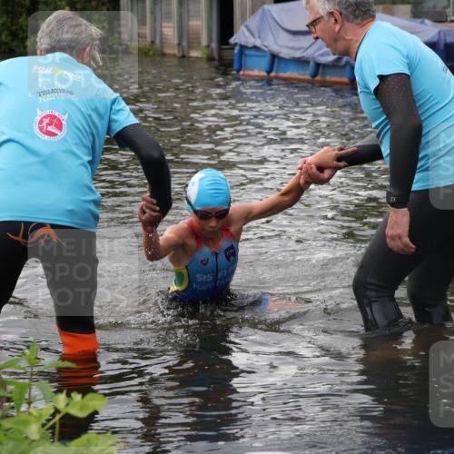 31.08.2025 - Elbe Triathlon Hamburg Luisa Fischer http://msf.ph/oto/8678655 31.08.2025 12:23:31 Schwimmen 1652 meine-sportfotos.de