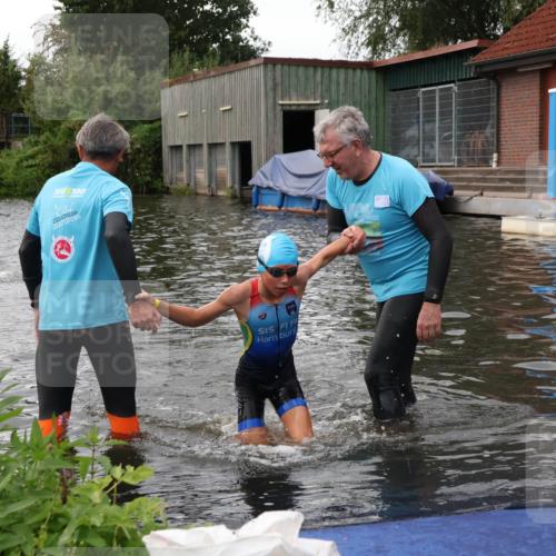 31.08.2025 - Elbe Triathlon Hamburg Luisa Fischer http://msf.ph/oto/8678661 31.08.2025 12:23:32 Schwimmen 1652 meine-sportfotos.de