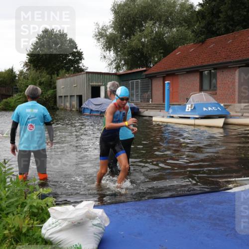 31.08.2025 - Elbe Triathlon Hamburg Luisa Fischer http://msf.ph/oto/8678666 31.08.2025 12:23:33 Schwimmen 1652 meine-sportfotos.de