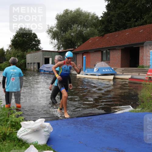 31.08.2025 - Elbe Triathlon Hamburg Luisa Fischer http://msf.ph/oto/8678668 31.08.2025 12:23:33 Schwimmen 1652 meine-sportfotos.de