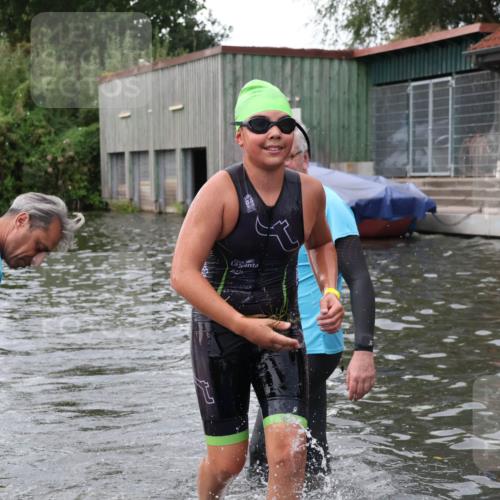 31.08.2025 - Elbe Triathlon Hamburg Luisa Fischer http://msf.ph/oto/8678675 31.08.2025 12:23:44 Schwimmen 1646, 1664 meine-sportfotos.de