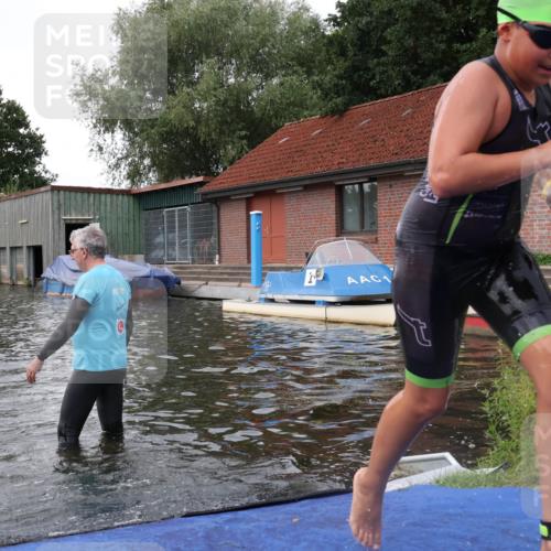 31.08.2025 - Elbe Triathlon Hamburg Luisa Fischer http://msf.ph/oto/8678682 31.08.2025 12:23:46 Schwimmen 1646, 1659, 1664 meine-sportfotos.de