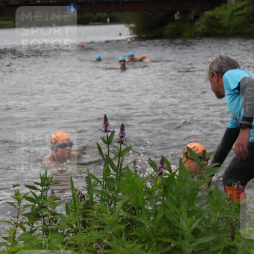 31.08.2025 - Elbe Triathlon Hamburg Luisa Fischer http://msf.ph/oto/8678683 31.08.2025 12:23:49 Schwimmen 1646, 1659, 1664 meine-sportfotos.de