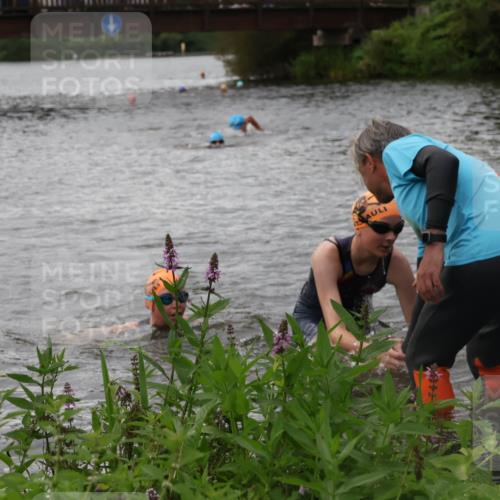 31.08.2025 - Elbe Triathlon Hamburg Luisa Fischer http://msf.ph/oto/8678686 31.08.2025 12:23:50 Schwimmen 1659, 1664 meine-sportfotos.de