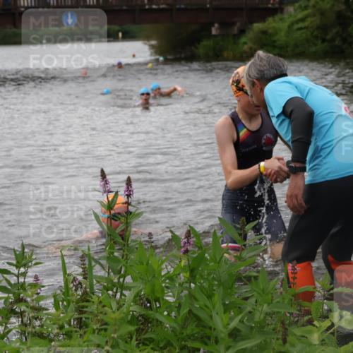 31.08.2025 - Elbe Triathlon Hamburg Luisa Fischer http://msf.ph/oto/8678689 31.08.2025 12:23:50 Schwimmen 1659, 1664 meine-sportfotos.de