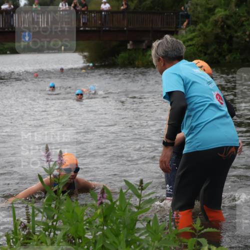 31.08.2025 - Elbe Triathlon Hamburg Luisa Fischer http://msf.ph/oto/8678691 31.08.2025 12:23:51 Schwimmen 1659, 1664 meine-sportfotos.de