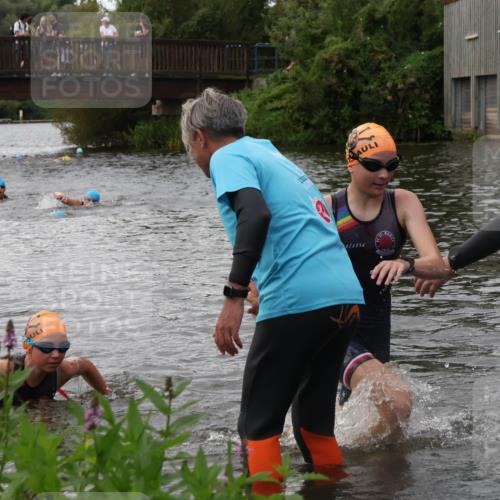 31.08.2025 - Elbe Triathlon Hamburg Luisa Fischer http://msf.ph/oto/8678692 31.08.2025 12:23:51 Schwimmen 1659, 1664 meine-sportfotos.de