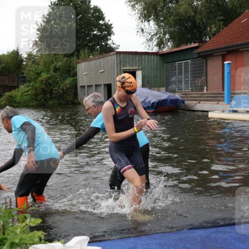 31.08.2025 - Elbe Triathlon Hamburg Luisa Fischer http://msf.ph/oto/8678696 31.08.2025 12:23:52 Schwimmen 1659, 1664 meine-sportfotos.de
