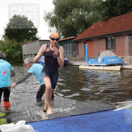 31.08.2025 - Elbe Triathlon Hamburg Luisa Fischer http://msf.ph/oto/8678701 31.08.2025 12:23:53 Schwimmen 1659, 1664 meine-sportfotos.de