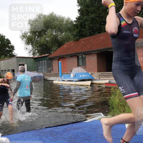 31.08.2025 - Elbe Triathlon Hamburg Luisa Fischer http://msf.ph/oto/8678709 31.08.2025 12:23:54 Schwimmen 1659, 1664 meine-sportfotos.de