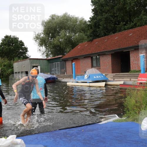 31.08.2025 - Elbe Triathlon Hamburg Luisa Fischer http://msf.ph/oto/8678710 31.08.2025 12:23:54 Schwimmen 1659, 1664 meine-sportfotos.de