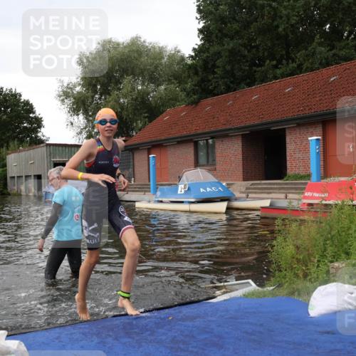 31.08.2025 - Elbe Triathlon Hamburg Luisa Fischer http://msf.ph/oto/8678714 31.08.2025 12:23:55 Schwimmen 1659, 1664 meine-sportfotos.de