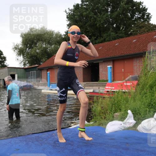 31.08.2025 - Elbe Triathlon Hamburg Luisa Fischer http://msf.ph/oto/8678716 31.08.2025 12:23:56 Schwimmen 1659, 1664 meine-sportfotos.de