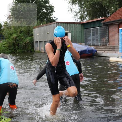 31.08.2025 - Elbe Triathlon Hamburg Luisa Fischer http://msf.ph/oto/8678719 31.08.2025 12:24:11 Schwimmen 1642, 1653, 1655 meine-sportfotos.de