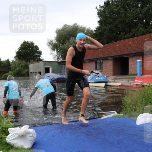 31.08.2025 - Elbe Triathlon Hamburg Luisa Fischer http://msf.ph/oto/8678723 31.08.2025 12:24:12 Schwimmen 1642, 1653, 1655 meine-sportfotos.de