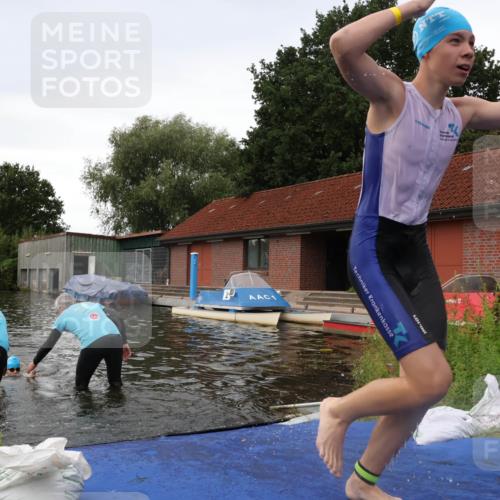 31.08.2025 - Elbe Triathlon Hamburg Luisa Fischer http://msf.ph/oto/8678732 31.08.2025 12:24:16 Schwimmen 1642, 1653, 1655 meine-sportfotos.de