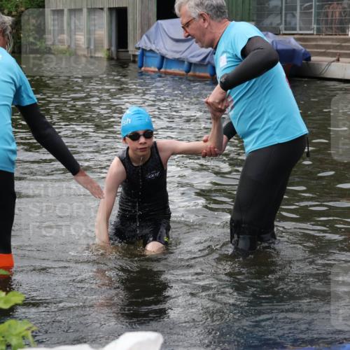 31.08.2025 - Elbe Triathlon Hamburg Luisa Fischer http://msf.ph/oto/8678733 31.08.2025 12:24:18 Schwimmen 1642, 1653 meine-sportfotos.de