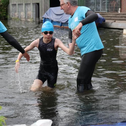 31.08.2025 - Elbe Triathlon Hamburg Luisa Fischer http://msf.ph/oto/8678735 31.08.2025 12:24:18 Schwimmen 1642, 1653 meine-sportfotos.de