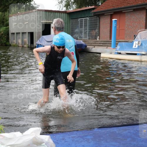 31.08.2025 - Elbe Triathlon Hamburg Luisa Fischer http://msf.ph/oto/8678738 31.08.2025 12:24:19 Schwimmen 1642, 1653 meine-sportfotos.de
