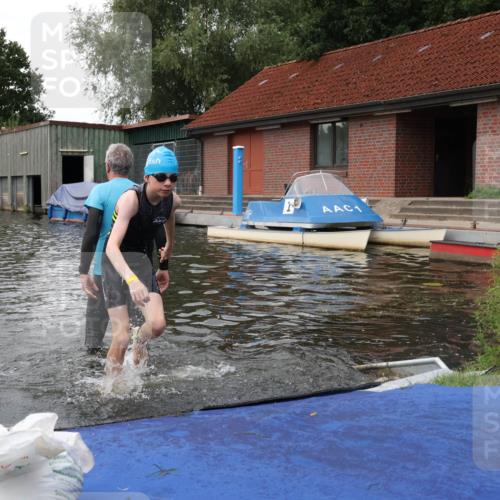 31.08.2025 - Elbe Triathlon Hamburg Luisa Fischer http://msf.ph/oto/8678742 31.08.2025 12:24:20 Schwimmen 1642 meine-sportfotos.de