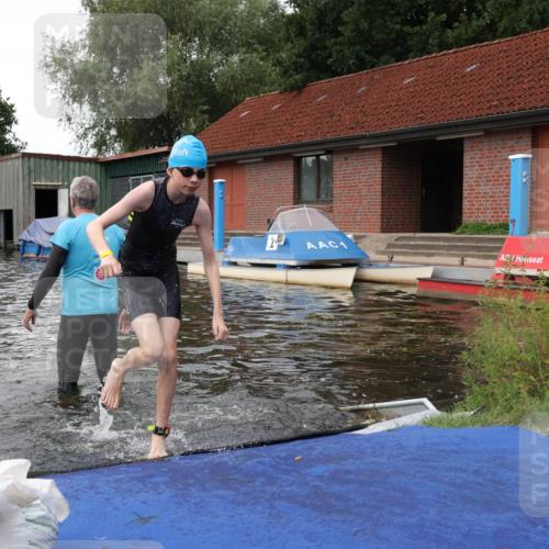 31.08.2025 - Elbe Triathlon Hamburg Luisa Fischer http://msf.ph/oto/8678743 31.08.2025 12:24:20 Schwimmen 1642 meine-sportfotos.de
