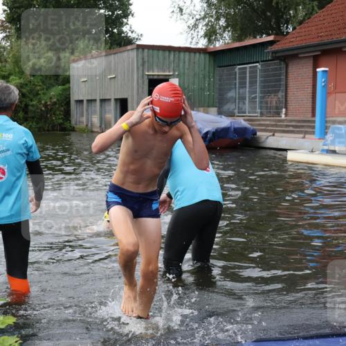 31.08.2025 - Elbe Triathlon Hamburg Luisa Fischer http://msf.ph/oto/8678750 31.08.2025 12:24:41 Schwimmen 1633, 1645, 1654 meine-sportfotos.de